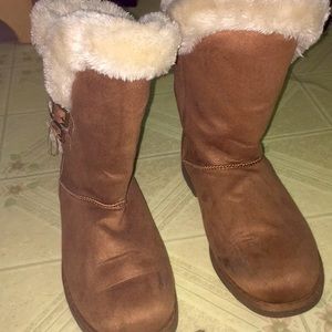Brown makalu boots wirh fur inside